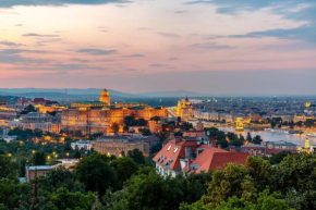 Apartment on Gellért Hill Downtown with free garage & Castle View